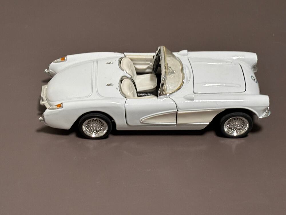 Sunnyside 1957 Chevrolet Corvette Convertible Diecast 1:24 White #SS 9413